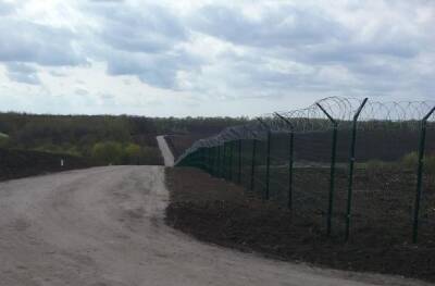 Украина возвела на границе с РФ стокилометровый забор