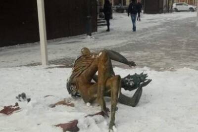 В Казани вандалы сломали скульптуру «Су Анасы»