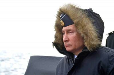 Путин уже принял решение идти на новый срок, но пока утаивает его