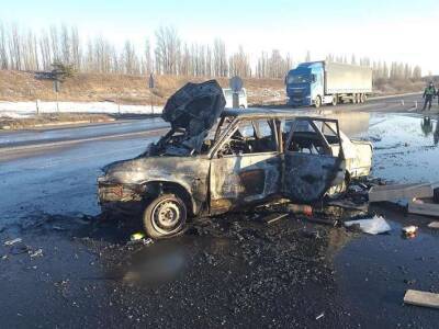 На Киевщине в результате ДТП загорелся автомобиль с двумя детьми