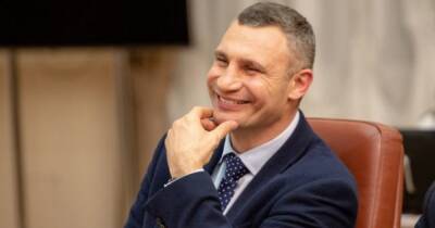 "С хорошим настроением": Виталий Кличко поздравил киевлян с новым 2 222 годом (видео)