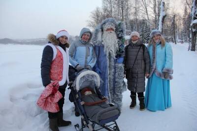 Дед Мороз вышел на прогулку по Сыктывкару