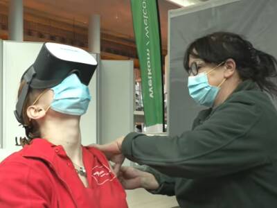 В Нидерландах могут прививать от коронавируса в VR-очках тех, кто боится прививок