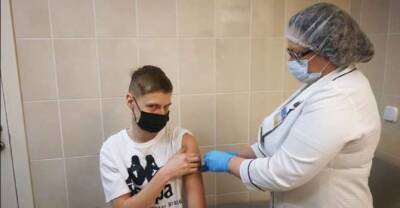 Belarus starts vaccinating teens against COVID-19