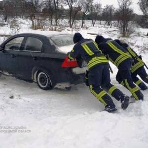 В Запорожской области спасатели продолжают оказывать помощь на автодорогах. Фото