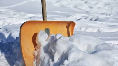 Убирающие снег вручную люди рискуют получить внезапную остановку сердца