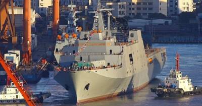 Китай спустил на воду три новых военных корабля за день (фото)