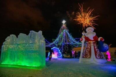 В Преображенском парке Екатеринбурга окрыли ледовый городок с героями Льюиса Кэрролла