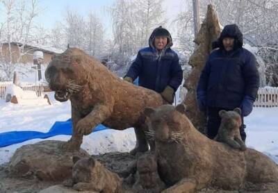 Якутский скульптур слепил из навоза семейство тигров — символ 2022 года