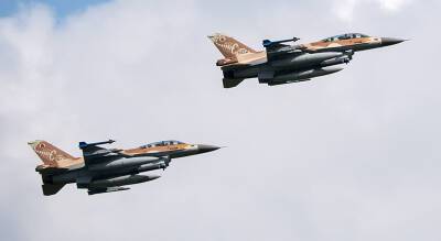 ВВС Израиля обстреляли порт Латакии в момент посадки российского самолета