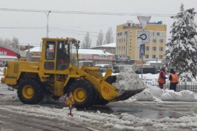 Дороги в Донецке активно чистят от снега