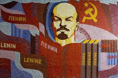 Песков прокомментировал перенос тела Ленина из мавзолея