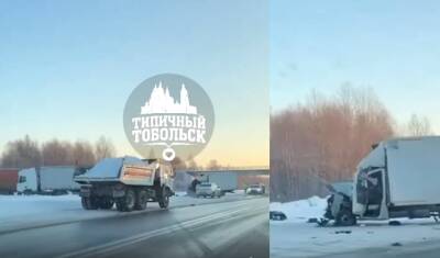 На трассе Тюмень - Ханты-Мансийск столкнулись три грузовика