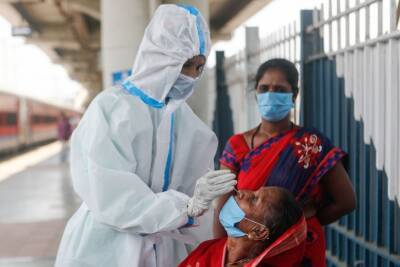 Индия одобрила экстренное применение трех препаратов от коронавируса
