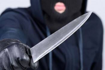 20-летний устюжанин с ножом и в маске грабил магазины