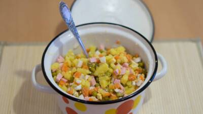 Вместо майонеза: легкий рецепт вкусной заправки для новогодних салатов
