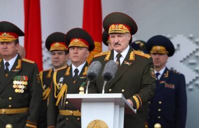 Немецкий дипломат заявил, что Белоруссия больше не сможет выбраться из «российских объятий»