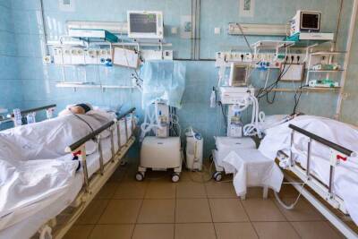 Попова заявила о риске перегрузки системы здравоохранения из-за «омикрона»