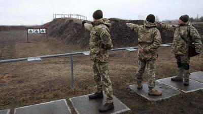 Кулеба назвал неприемлемым блокировку ФРГ поставок оружия НАТО в Киев