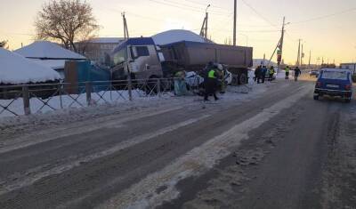 Двое пенсионеров погибли в ДТП с грузовиком в Исетском