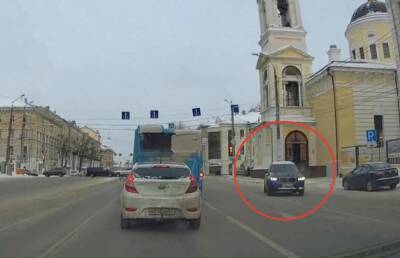 Водителя, проехавшего на Тверском проспекте в Твери по встречной полосе, оштрафовали - afanasy.biz - Тверь