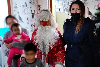 В Хабаровском крае сотрудники УФСИН поздравили детей осужденных