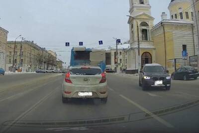 Водителя, который выехал из храма на автомобиле по встречке, оштрафовали в Твери