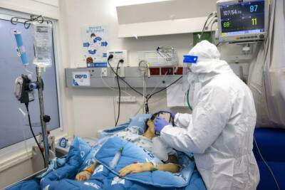 «Омикрон» наступает? В Израиле 2.5 тысячи новых больных, процент тяжелых снизился до 0.03%