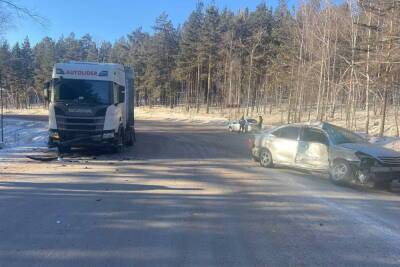 В Бурятии водитель врезался в грузовик и попал в больницу вместе с пассажиром