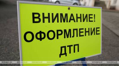 В Минском районе автомобиль наехал на лежащего на дороге мужчину