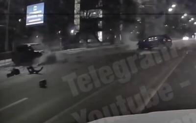 ДТП в Киеве: водитель вылетел на встречную полосу