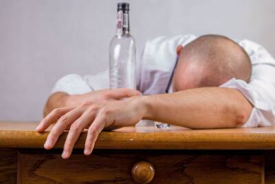 Терапевт объяснила, как помочь человеку в состоянии сильного алкогольного опьянения
