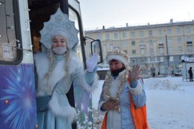 В ивановских троллейбусах праздничное настроение пассажирам создают зимние волшебники