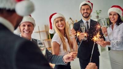 Гастроэнтеролог назвал лучший коктейль для начала празднования Нового года