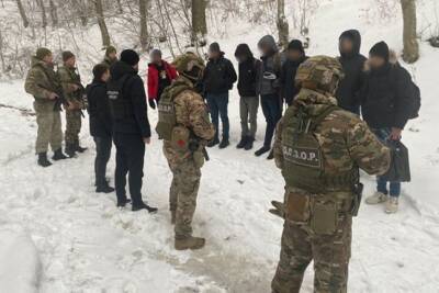 На Закарпатье задержали восьмерых нелегалов, которые направлялись в Румынию
