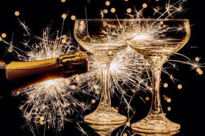 Бахнуть шампанское: топ-5 способов для создания новогоднего настроения