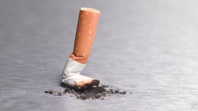 Исследование: дети курящих родителей в четыре раза чаще начинают курить