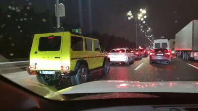 По дорогам Украины колесит кортеж с необычным автомобилем