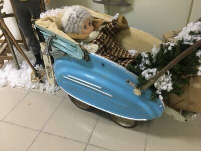 В Лидском музее появился редкий экспонат, за которым гоняются многие истинные коллекционеры: детская коляска – «ракета»