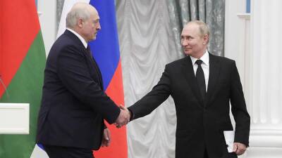 Путин и Лукашенко начали переговоры в формате один на один в Петербурге