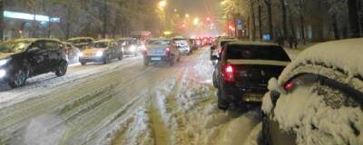 За ночь из Ростова вывезли более семи тысяч кубов снега, борьба со стихией продолжается