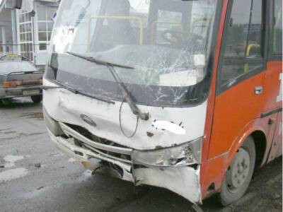 Маршрутка с пассажирами попала в ДТП под Москвой: четыре человека пострадали