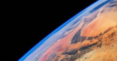 Марс на Земле. Астрономы показали фото Ливийской пустыни, напоминающей Красную планету