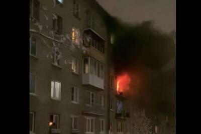 Пламя вырывалось из окна квартиры в Федоровском – есть пострадавший