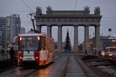 Более 20 маршрутов общественного транспорта будут работать в новогоднюю ночь в Петербурге