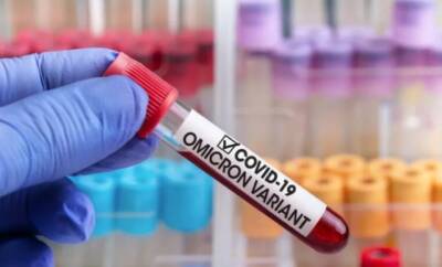 Ученый назвал первый симптом заболевания штаммом «Омикрон»