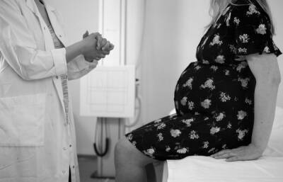 Беременных и женщин после родов разрешили выписывать из стационара с положительным ПЦР-тестом на COVID-19