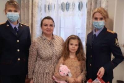 Маленькая тулячка, спасшая ребенка в Крыму, получила новогодний подарок от следователей