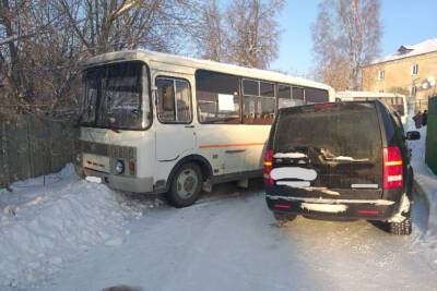 В ДТП с трактором в Касимове пострадала 30-летняя пассажирка автобуса