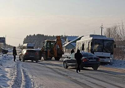 При столкновении автобуса и трактора в Касимове пострадала 30-летняя женщина